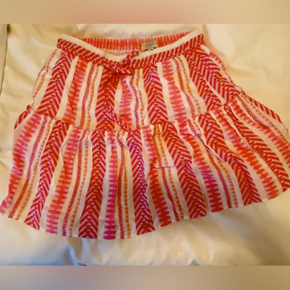 Loft skirt, tie/elastic waist, size small. Never worn